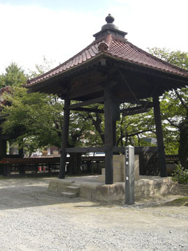 鐘楼(重要美術品 いぼなしの鐘)
